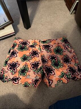 crown & ivy Orange Floral Scalloped-Hem Shorts